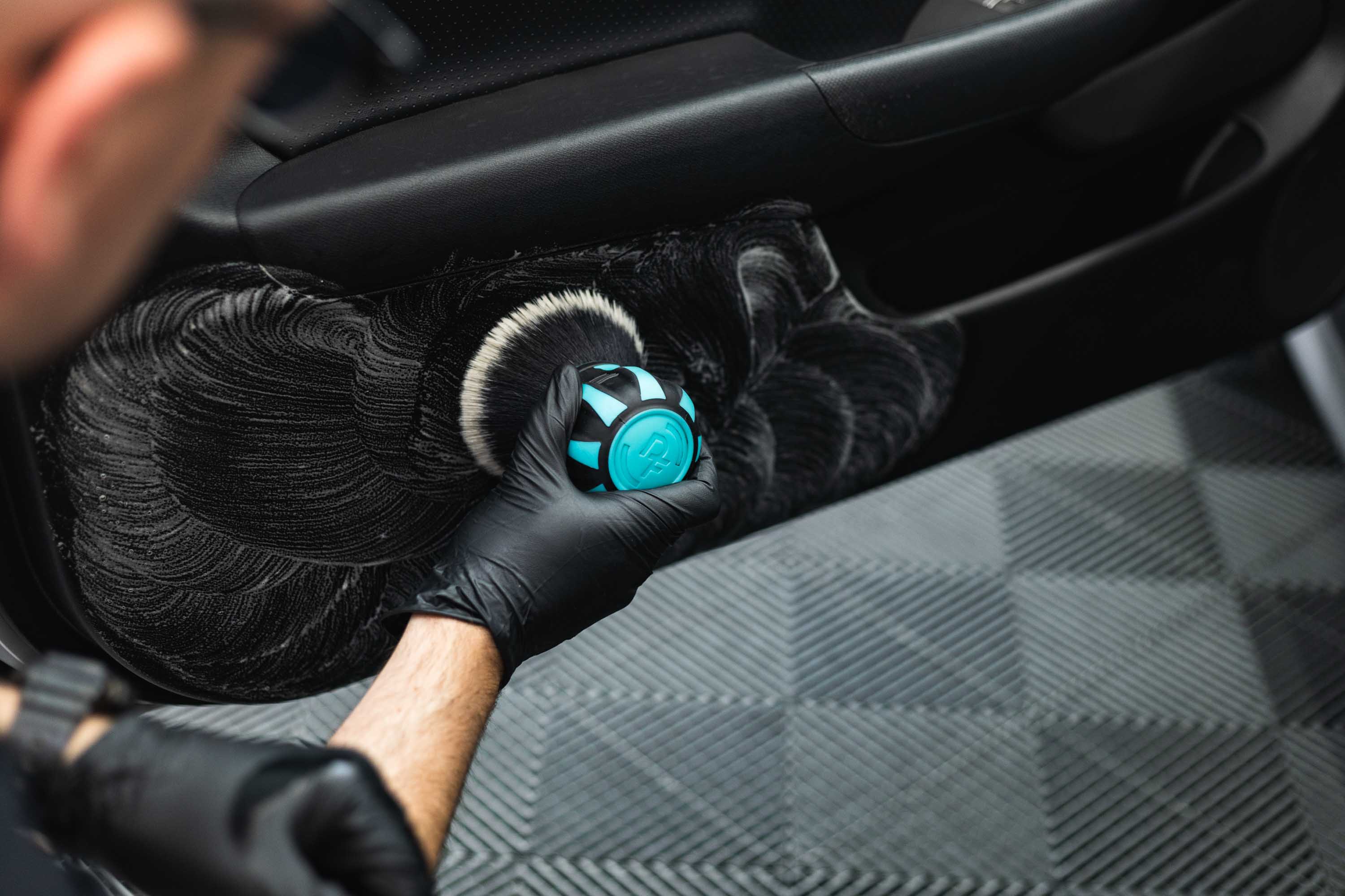 Curveball XL Synthetic Brush - Image 24